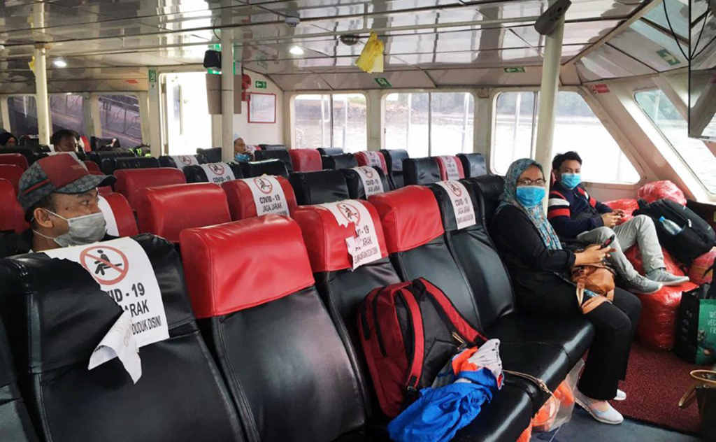 Passengers sit socially distanced on the ferry from Malaysia to Batam, Indonesia (undated). Photo courtesy of Yumasdaleni

