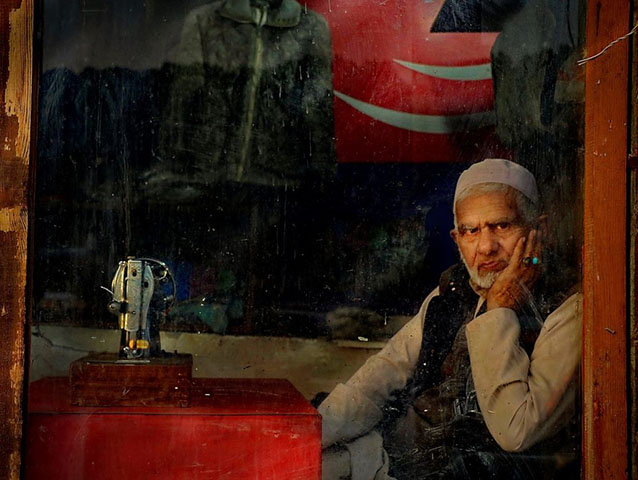 A Kashmiri tailor sitting by his shop (Photo credit: Parth Thakkar).
