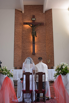 The author's sister's wedding ceremony. Photo credit: Evelyn Abalos Tomboc