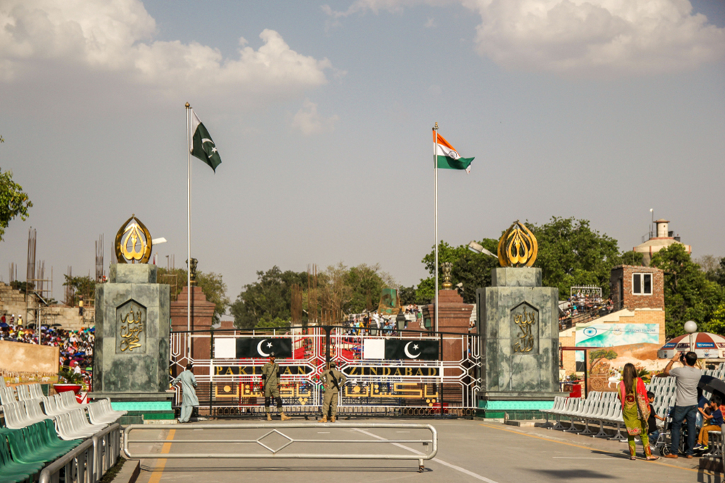 The,Indian-pakistani,Border.,Pakistani,Rangers.,Wagah,Border,Pakistan,,Wagah,04.23.2013