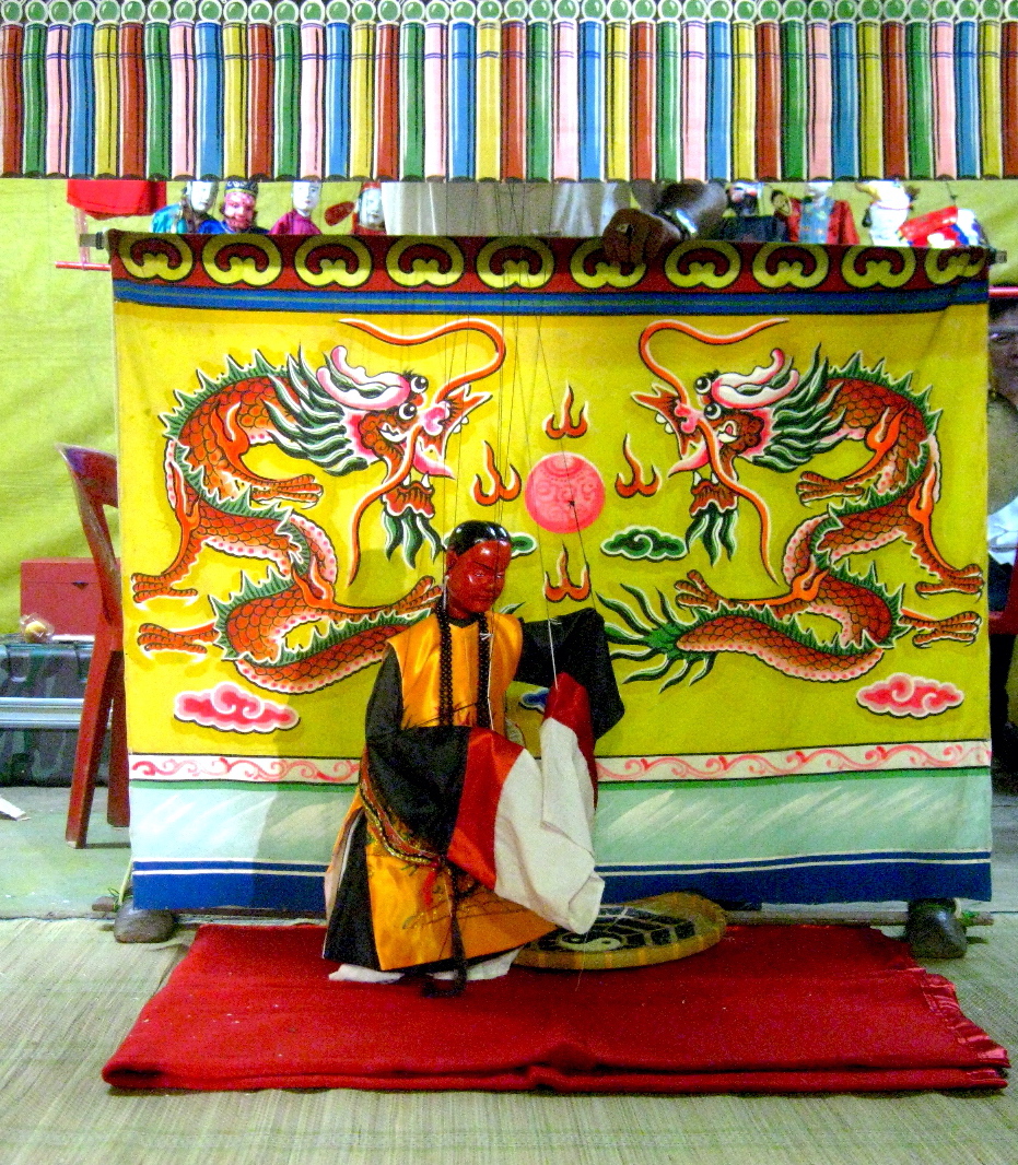 Figure 3: Inviting Chief Marshal Tian in preparation for ‘Opening the Temple Door’, Singapore 2011. Photo by author.