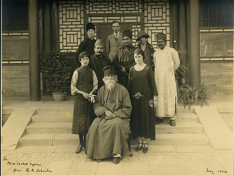 Tagore_visiting_the_Forbidden_City_in_Beijing_in_May_1924