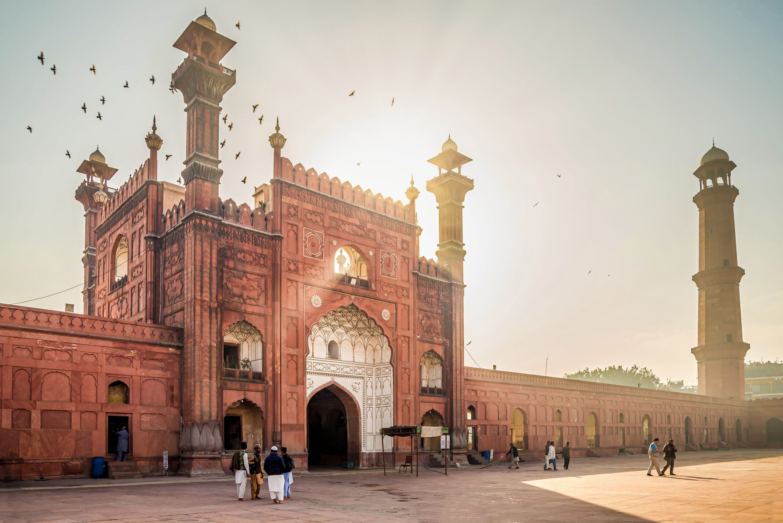 Lahore,pakistan,-,February,14,2025,-,View,At,The,Badshahi,Mosque