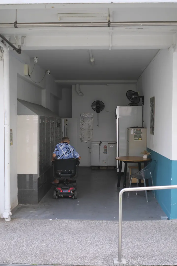 The community fridge is located within a relatively narrow space where one can also find the mailboxes for the whole apartment complex. Photographed by Mohammad Bin Khidzer, 2025