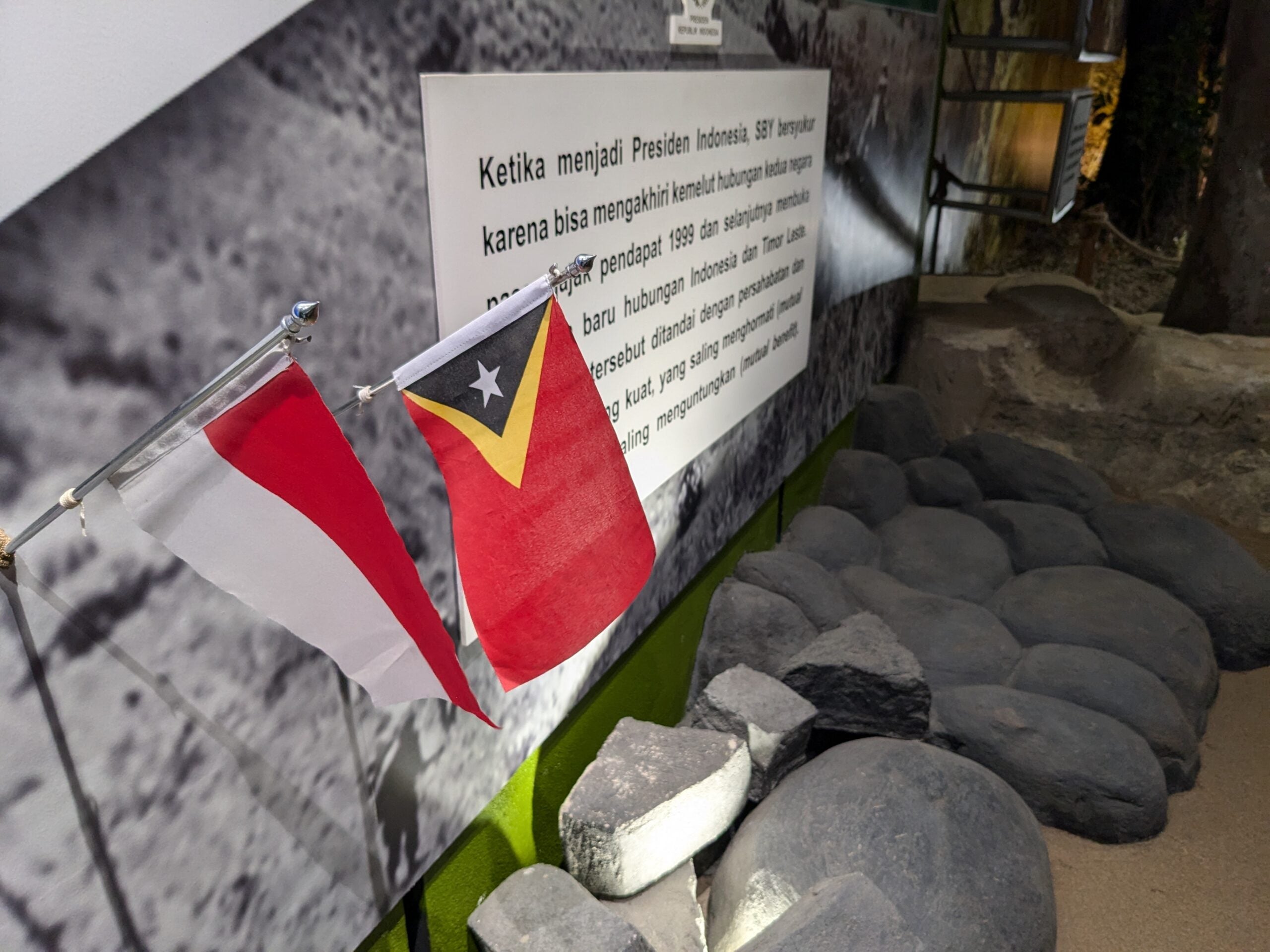 Pacitan,03,November,24,-,Friendship,Flag,Of,Indonesia,And,Timor